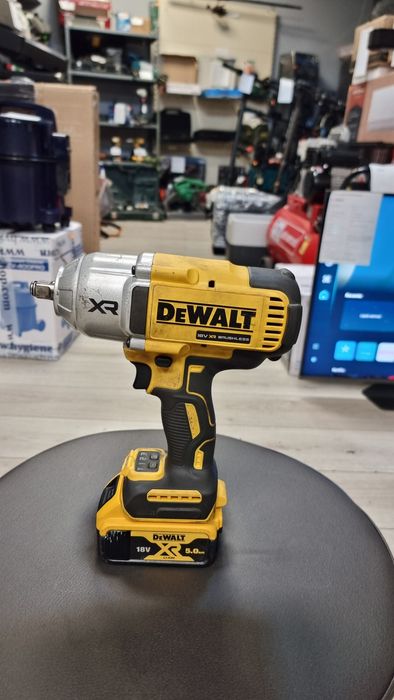 Amanet F28: Filetanta cheie cu impact DeWalt DCF900