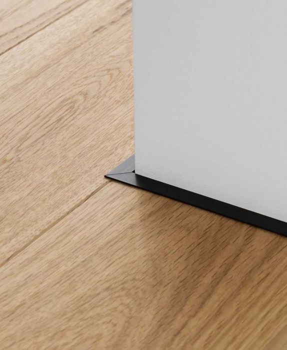 микроплинтус (щелевой плинтус)