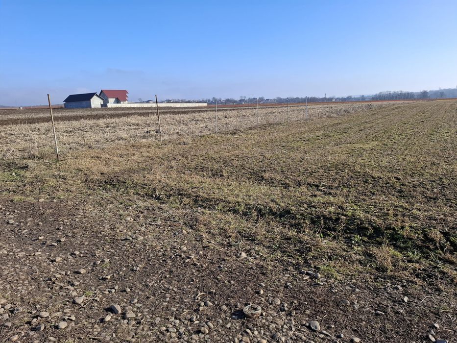 Vând teren extravilan - intravilan 4500 mp2