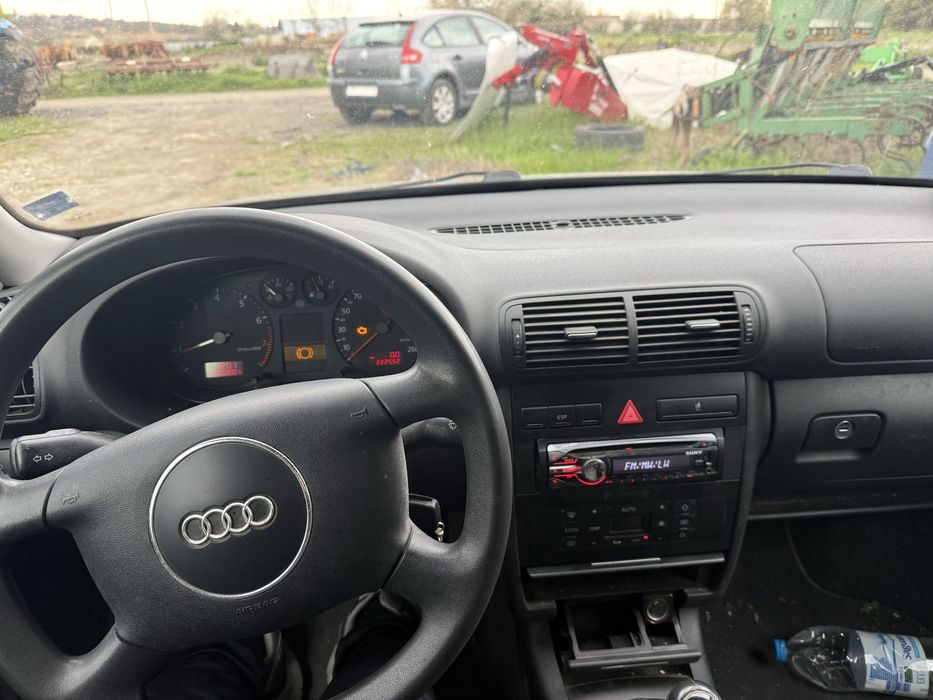 Ауди а3 1.6 фейс на части или цяло