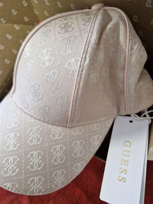 Оригинална шапка Guess