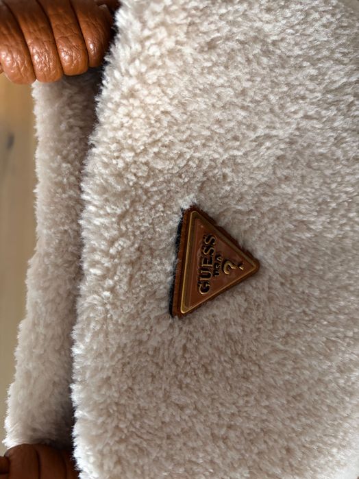 Чанта Guess чисто нова