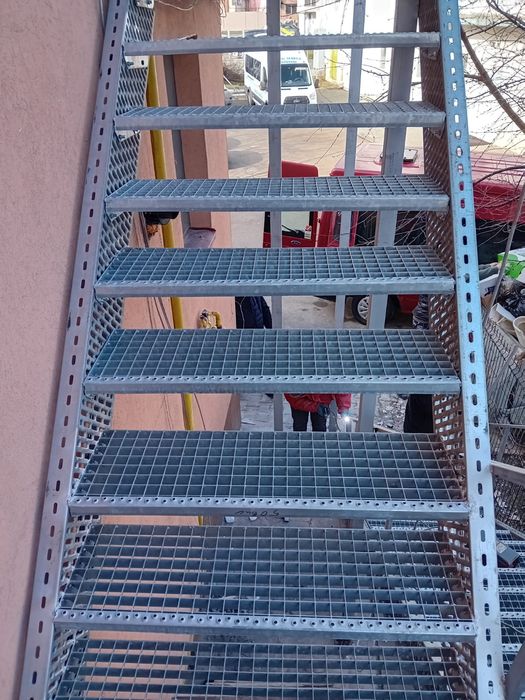 Scara metalica zincata 4mm grosime noi