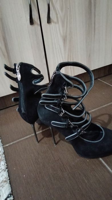 Продам обувь женскую