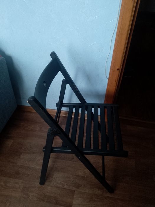 Продам складной, черный стул