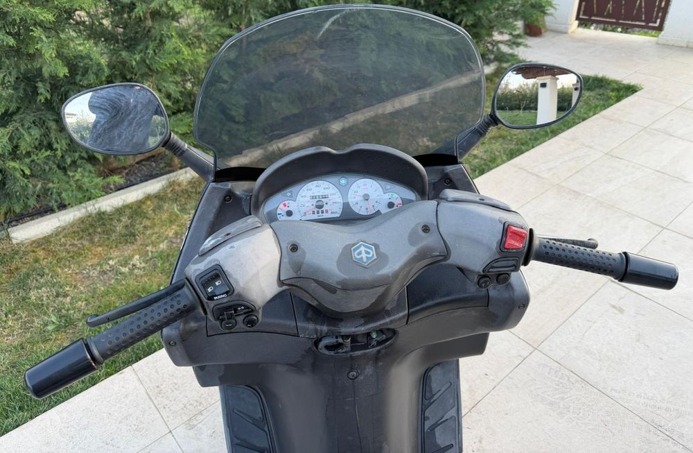 Scuter 125 cm³ Piaggio X8, an 2004-16000 km