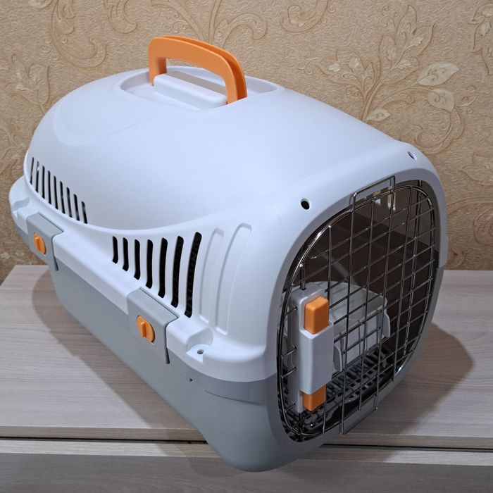 Переноска пластиковая. Новая!  Продам.