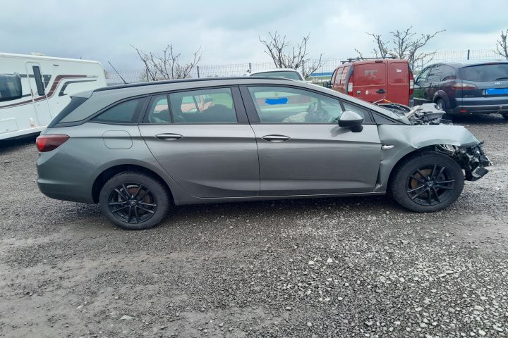 Punte spate Opel Astra K