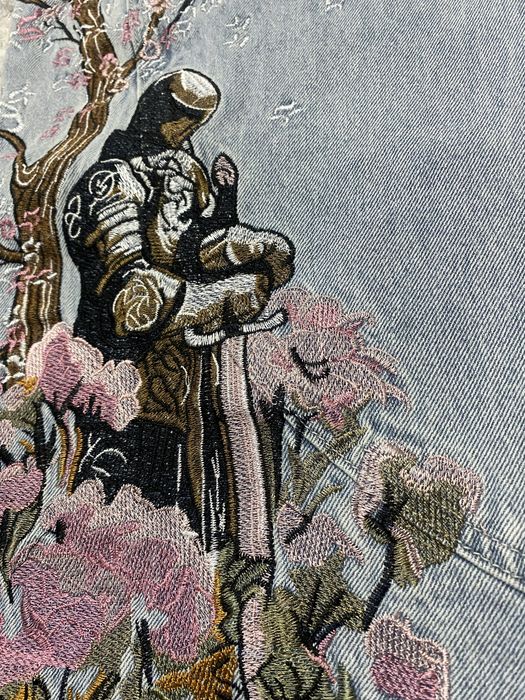 Продам джинсы новые