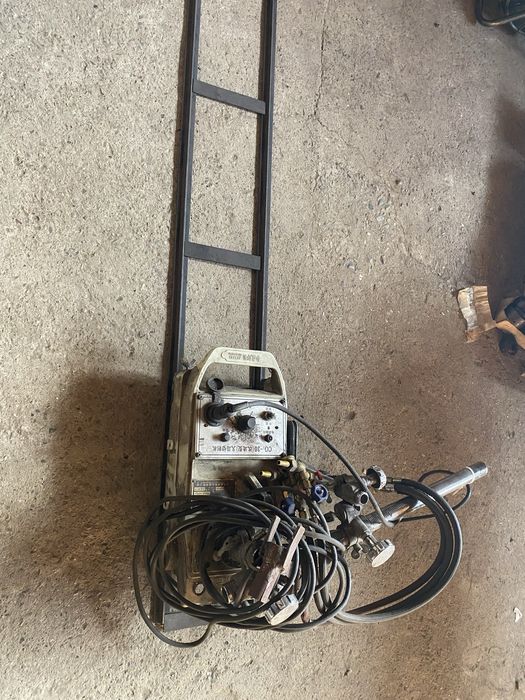 Aparat debitare tabla oxy gaz cu ghidaje ,carucior si tuburi oxigen