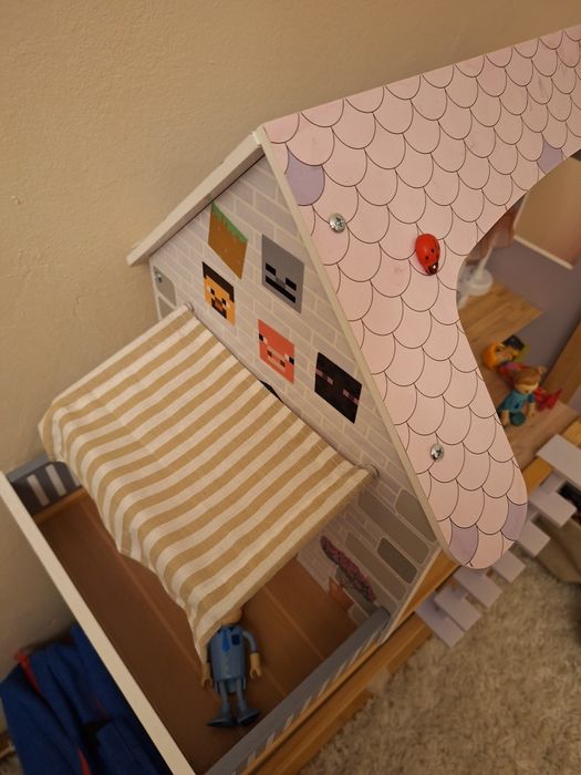 Дървена къща за кукли