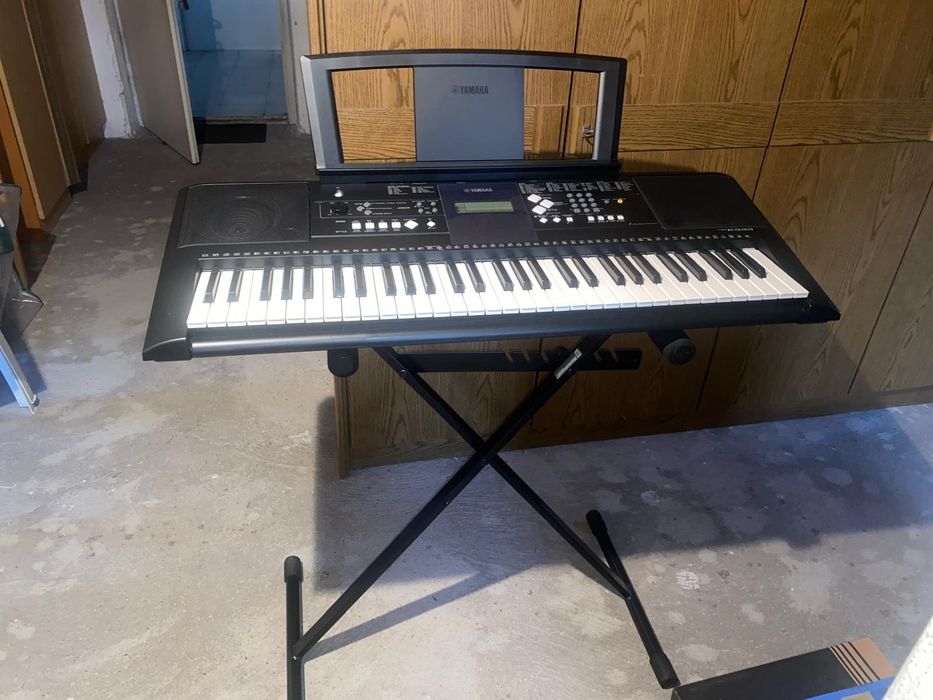 Vând orga Yamaha