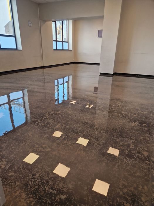 Execut pardoseli industriale din rășină epoxidică – pe plex