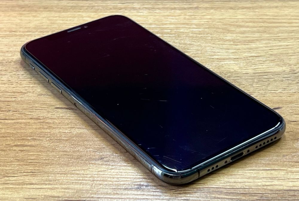 iPhone Xs в отличном состоянии