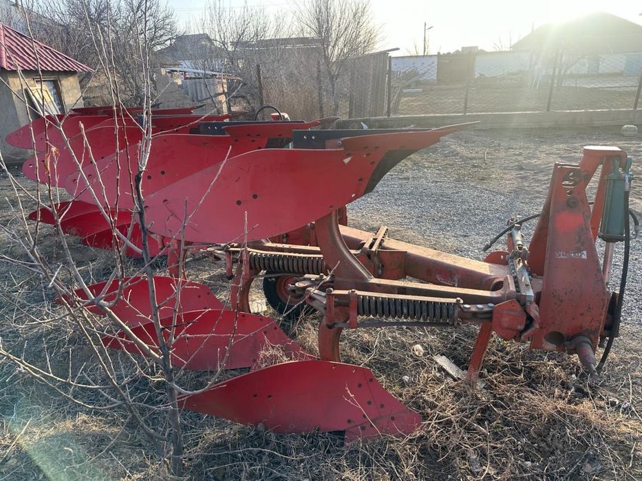 Трехкорпусный плуг оборотный