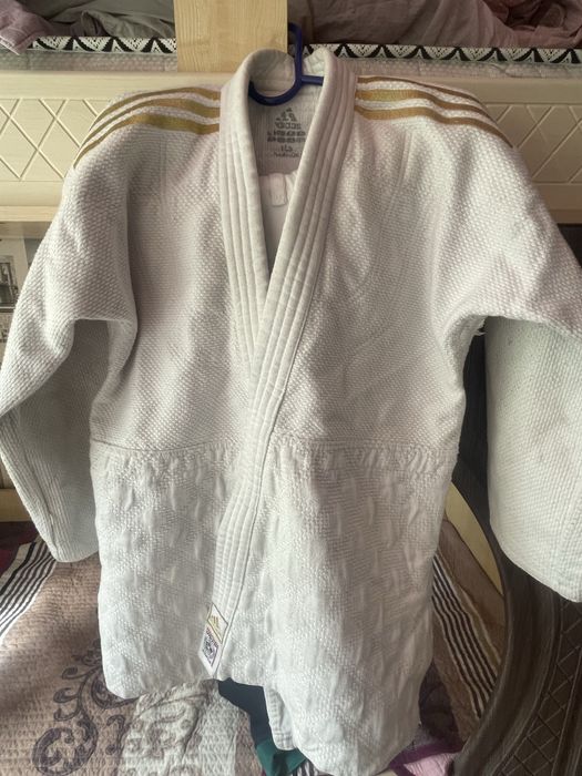 срочно продам кимано Adidas champion2
