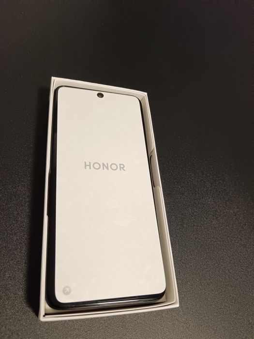 Vand 2 telefoane honor 200 sigilate pret 1000ron bugata