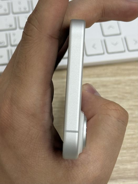 iPhone 16 128 ГБ Белый / АКБ 100% / чек / коробка