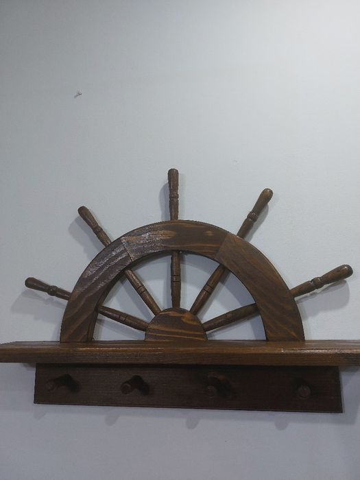 Cuier din lemn rustic