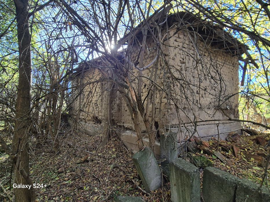 Стара къща и лятна кухня общ имот 1430кв.м. на асфалтирана улица !!!