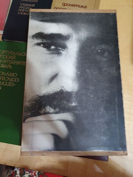 Продам словари португальские и испанские