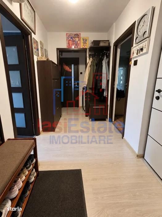 Apartament cu 3 camere zona Podu de Fier