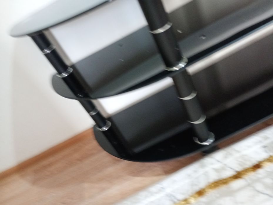 Сатылады тек бір аяғы түсіп қала береді.а былай сынаған әйнектері