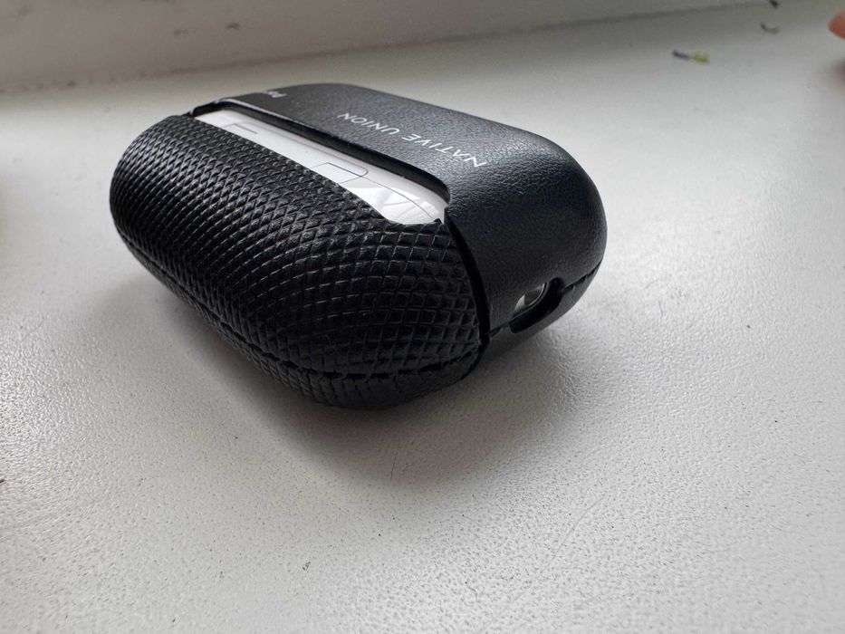 Продам оригинальные airpods pro 2 с lighting