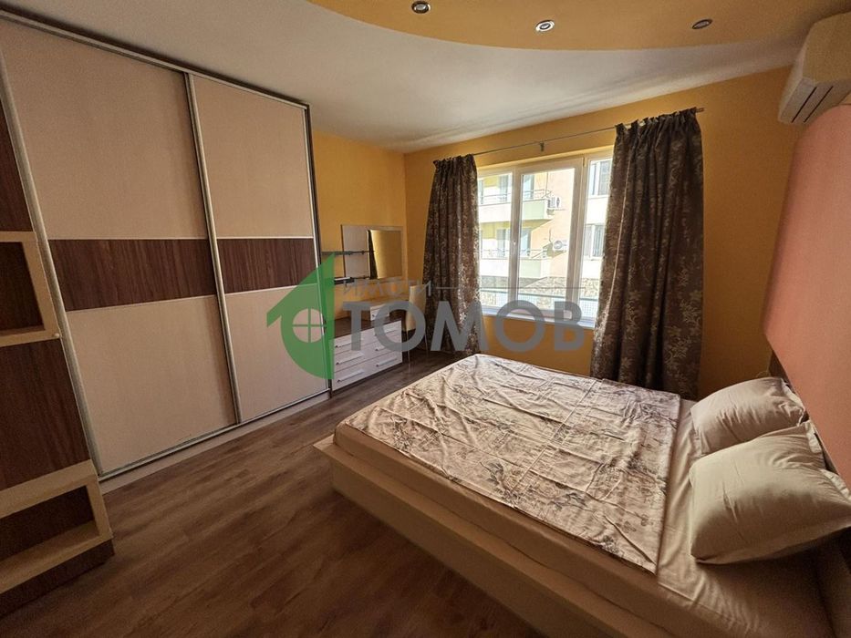 Прекрасно обзаведен тристаен апартамент в кв. Билла 1