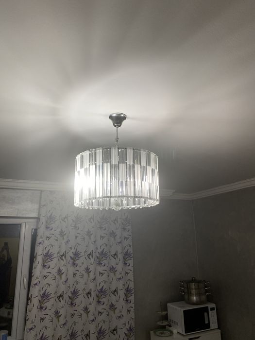 Продам  люстру .