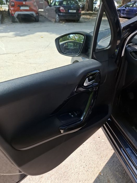 Peugeot 208 2017 година
