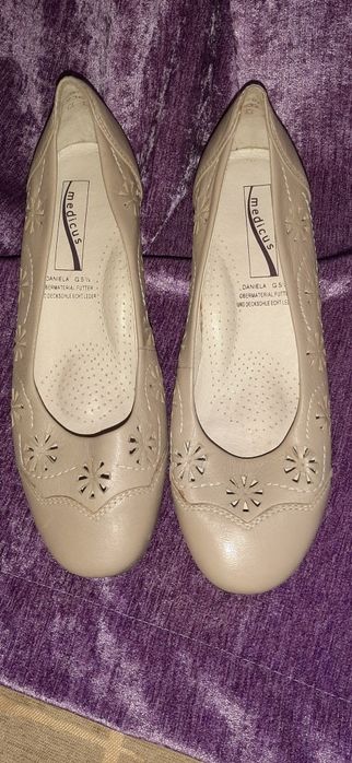 Босоножки кожаные