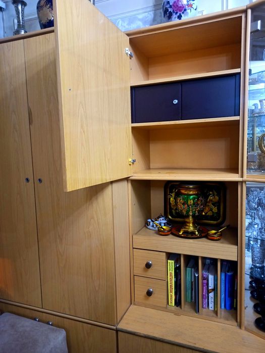 Мебель срочно сотилади