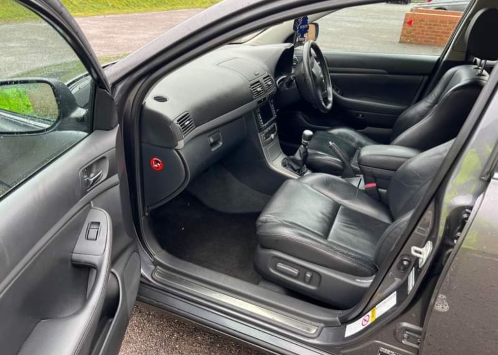 Dezmembrez Toyota Avensis T25 2.0 126 cp 2008