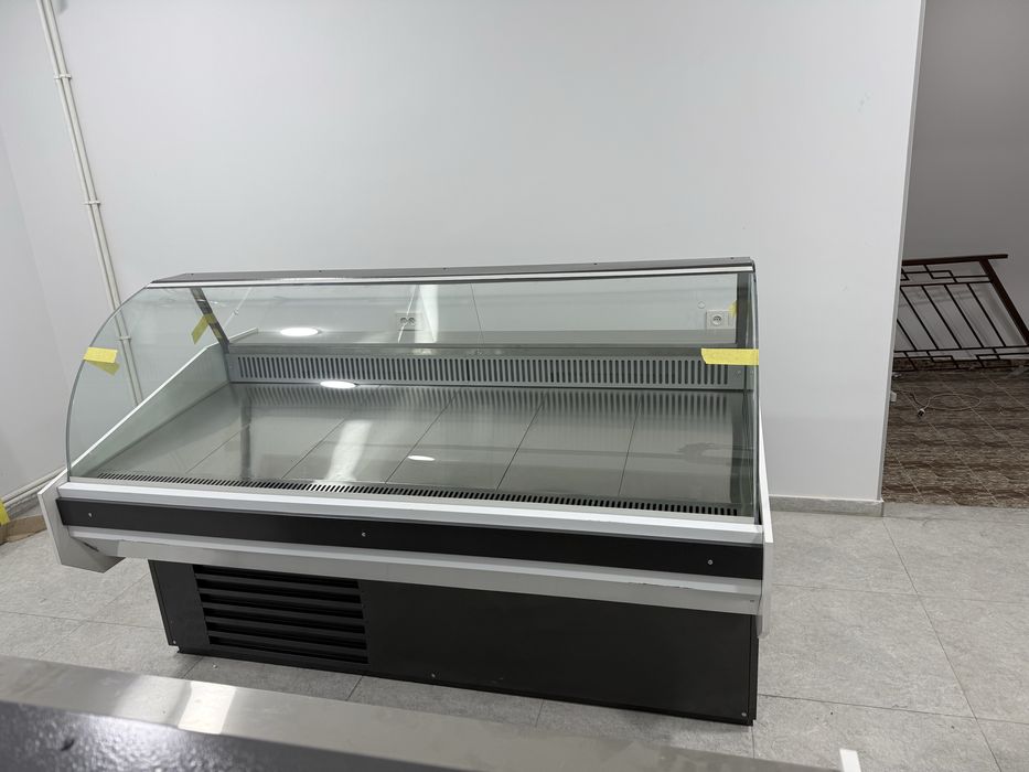Витрина холодилник