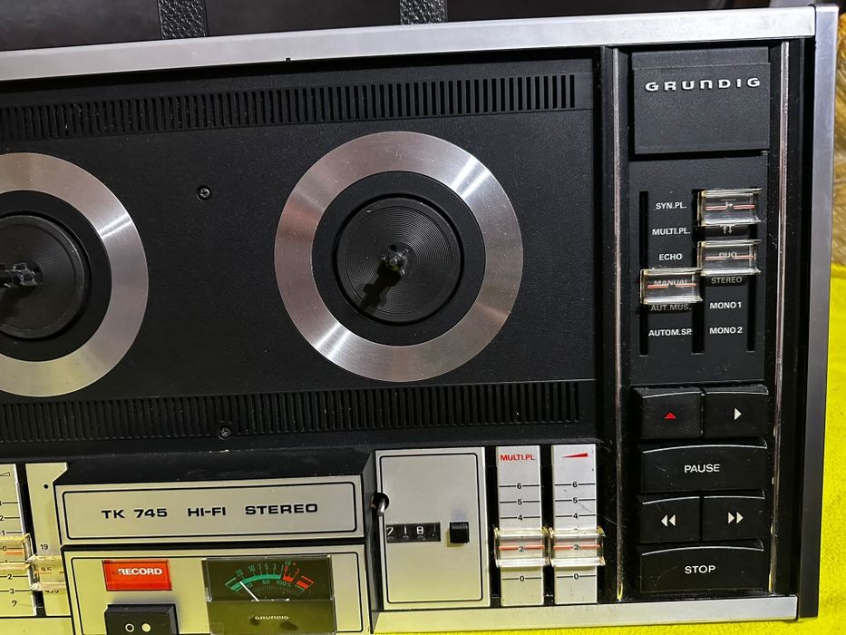 Vând magnetofon Grundig TK 745