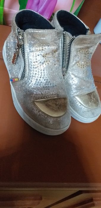 Продается Детская обувь.