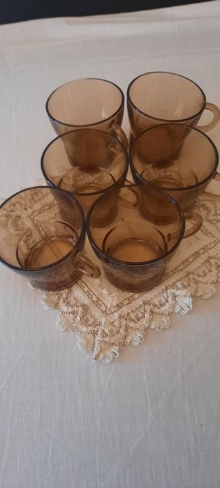 Сервиз от френски дуралекс - 6 бр., красив сервиз за кафе и 2 плата