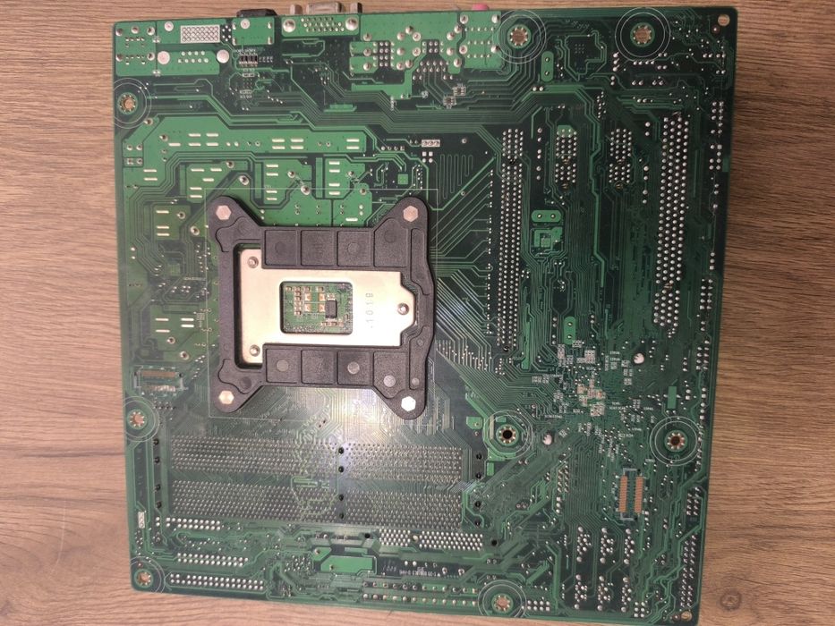 Продам комплект материнская плата процессор и кулер