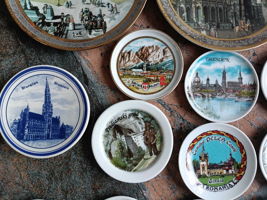 Колекция  порцеланови чинии отзабележителности .