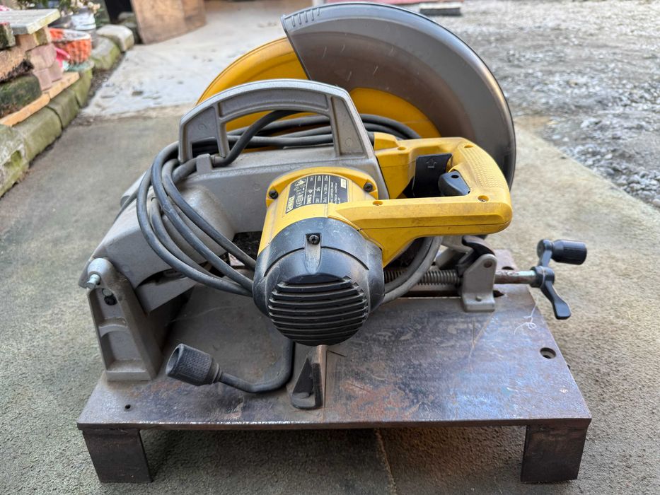 Fierăstrău circular pentru debitare metal, DEWALT DW872, 230 V, 2200