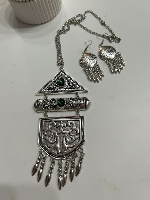 Национальные украшения