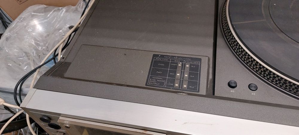 Продавам усилвател,дек и тунер и грамофон на Hitachi