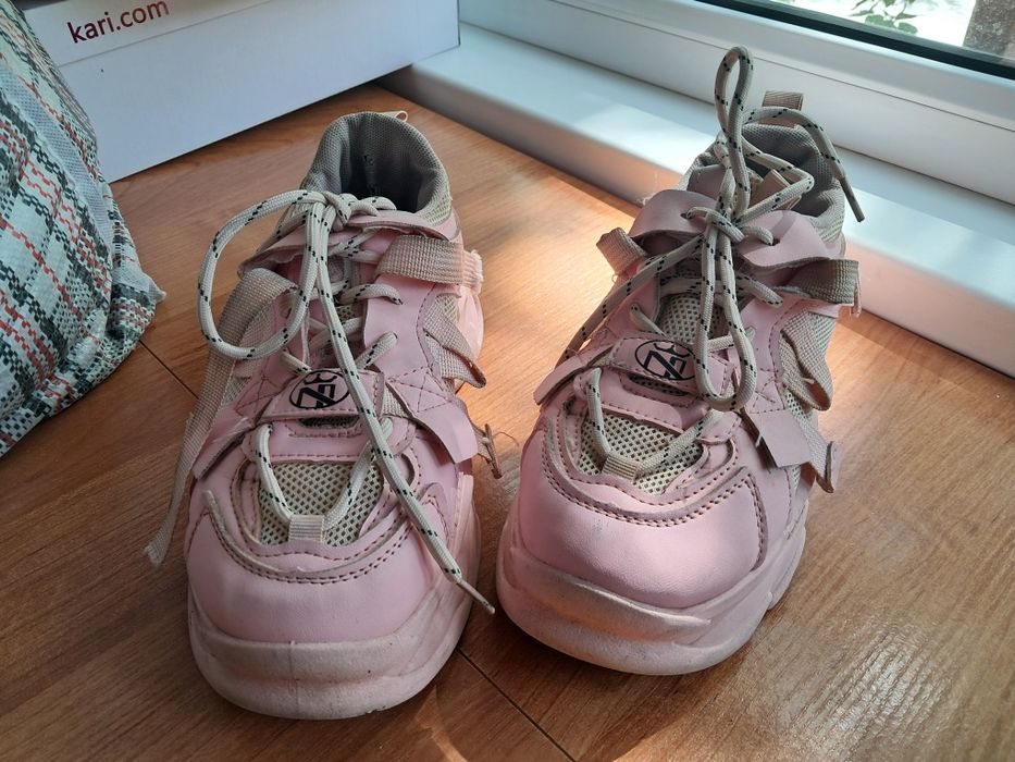 Продам кроссовки