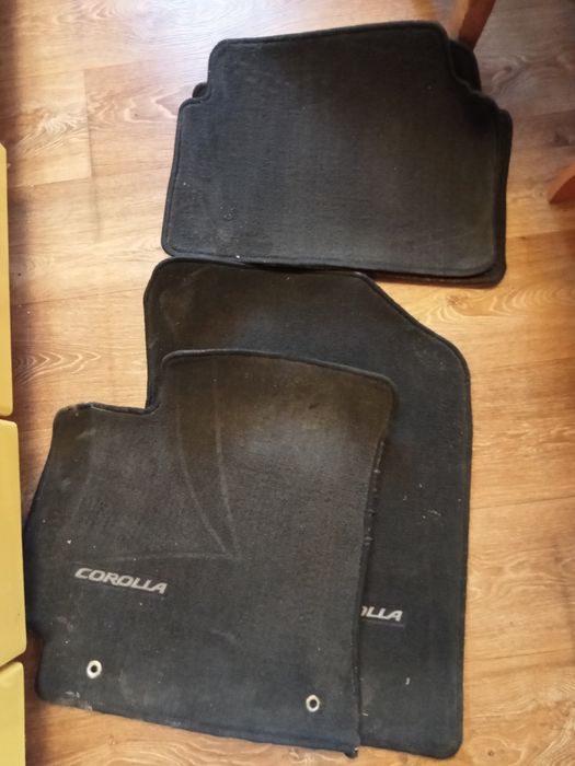 Продам полики Тойота.