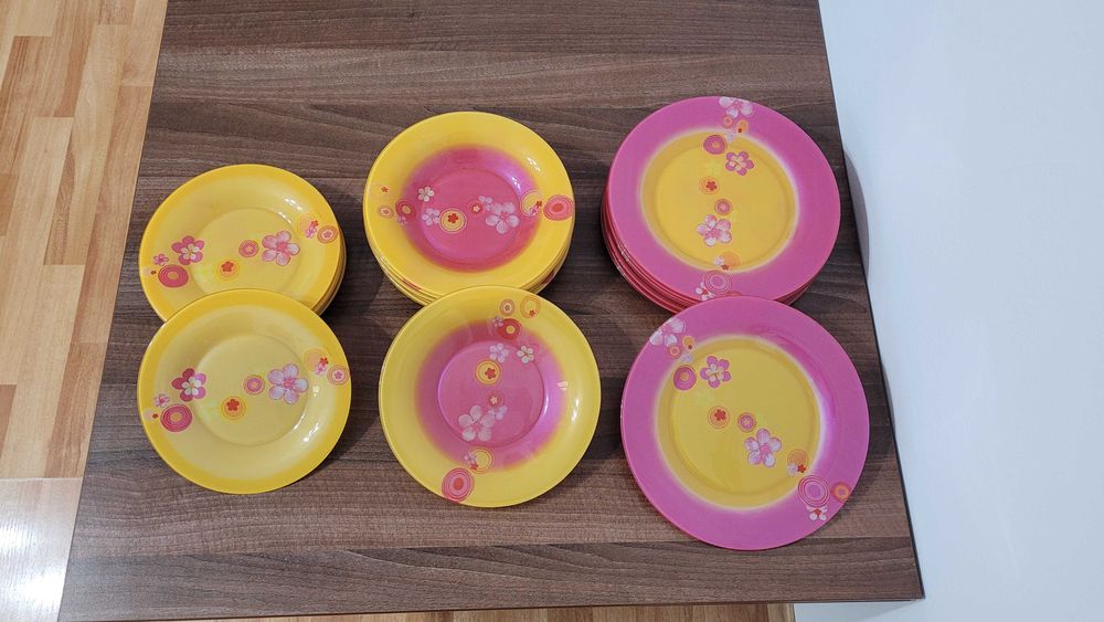 Vand Set de Farfurii