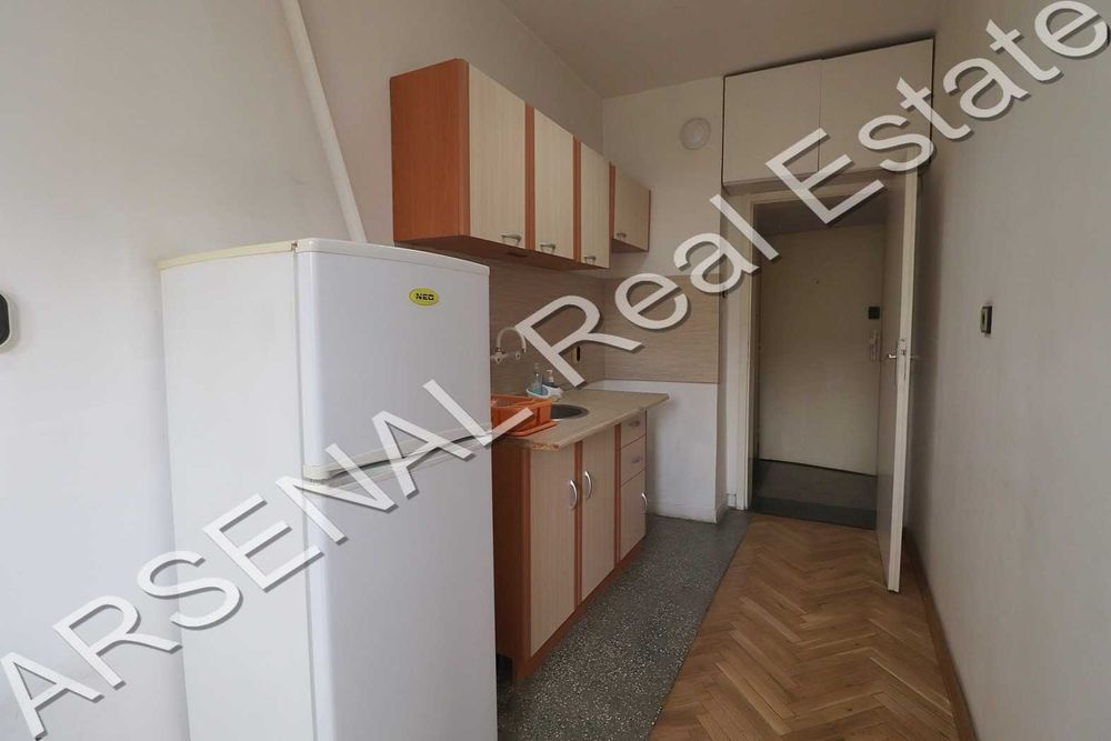 Дава се под наем Четиристаен апартамент в София, Център - 135 кв.м за 700 € - Снимка #1