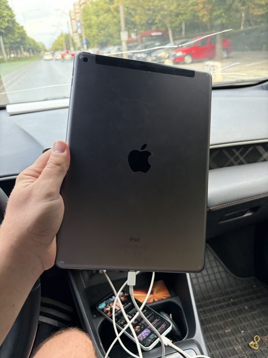 Vand apple ipad 7 cellular + wifi pentru piese