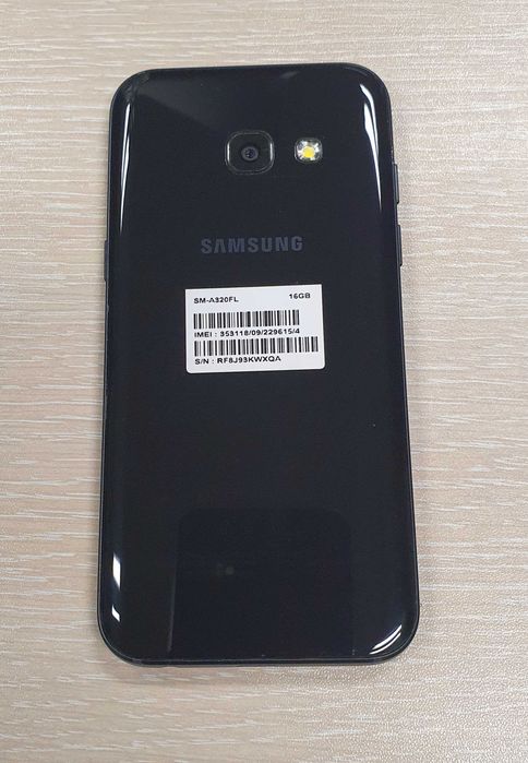 Смартфон Samsung Galaxy A3 2017