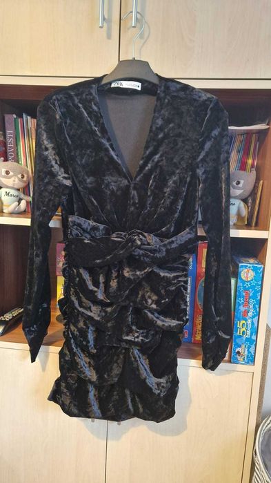 Vând Rochie ZARA, mar.S, 36 de catifea